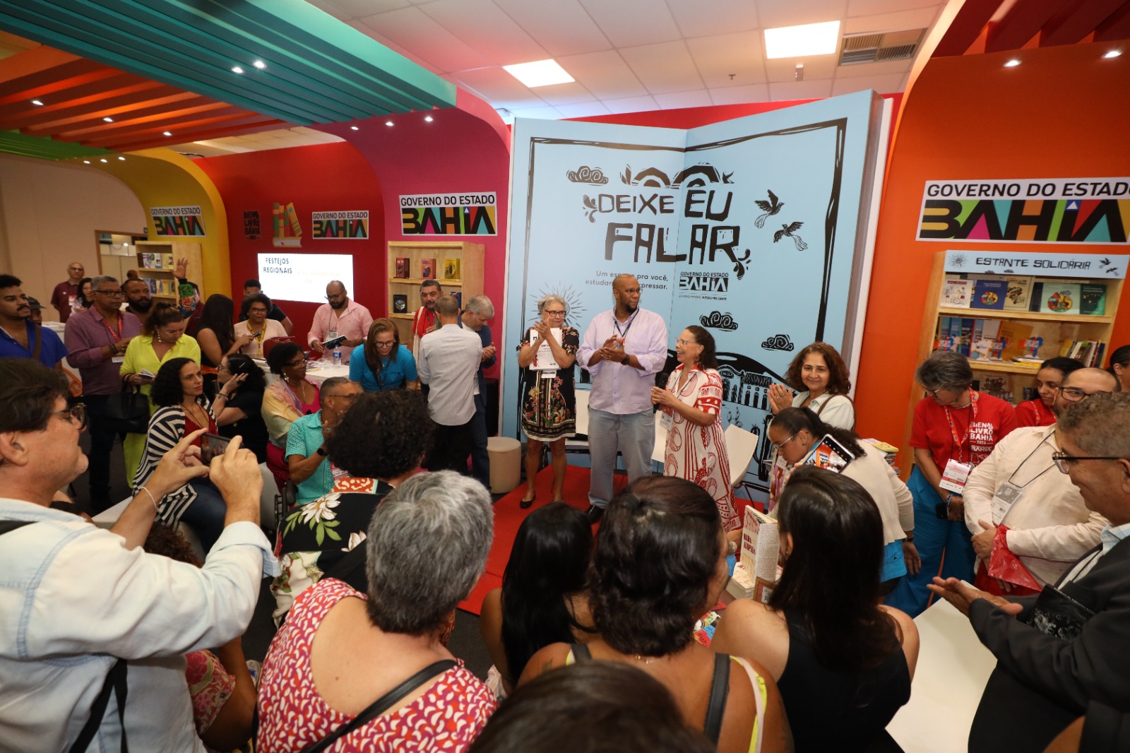 Estudantes E Educadores Da Rede Estadual Movimentam Bienal Do Livro Da