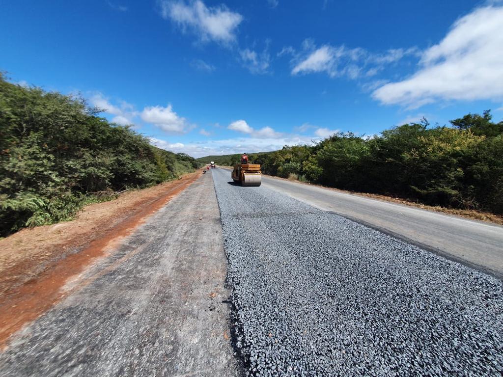 Obras na Estrada do Feijão