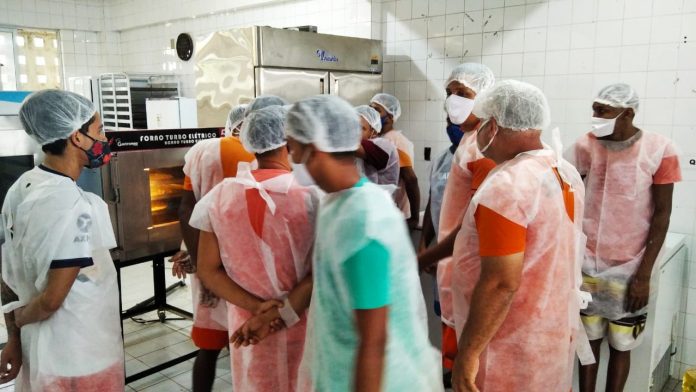 Curso de pizzaiolo - Colônia Penal de Simões Filho