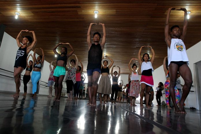 Aula de dança na Funceb