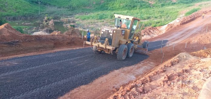 Serviços de recomposição no KM 30 da BA-284, entre Itamaraju e Jucuruçu