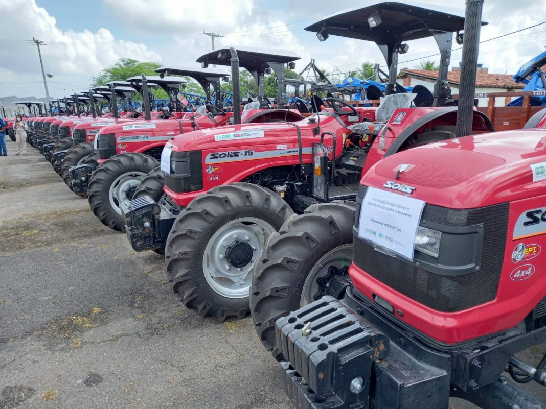 Hora Rural #41 destaca invesdtimentos com entrega de máquinas agrícolas e reforma de mercados municipais.