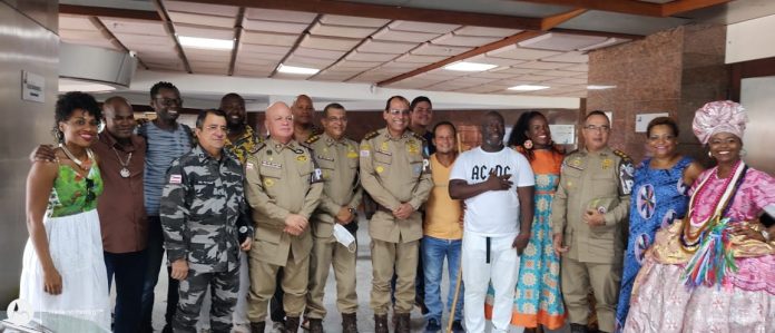 Grupo de Teatro da PMBA apresenta 'África um Conto Cantado' na abertura do 3° Seminário Internacional de Polícia Turística