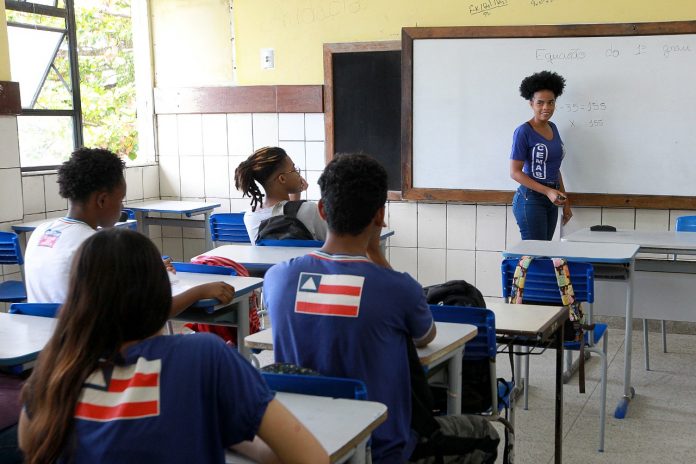 Estado lança edital para 52 mil vagas de monitoria do Programa Mais Estudo_estudante_aula