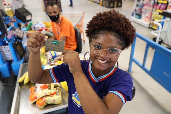 Famílias dos estudantes da rede estadual vão às compras com o novo crédito do Bolsa Presença