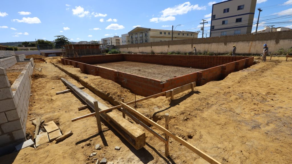 Em Vitória da Conquista, Governo inaugura unidade socioeducativa e autoriza pavimentação de estrada e outras obras