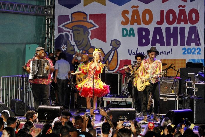 Bailinho de Quinta fez o 'Forrozinho do Bailinho' na Praça Quincas Berro D'Água