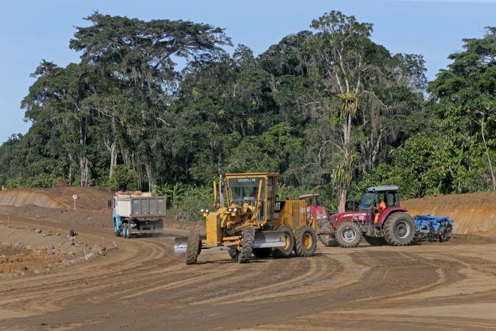 Em visita a Itabuna, governador acompanha avanço das obras da BA-649