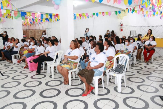 Governo do Estado entrega equipamentos para trabalhadores ambulantes de Salvador