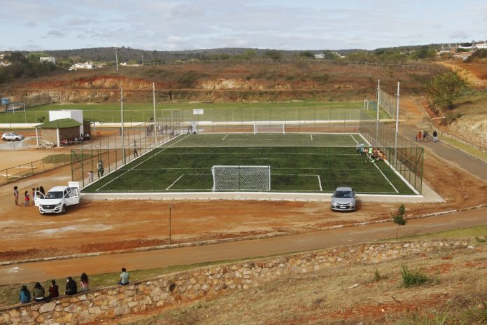 Em Maetinga, Estado inaugura arena esportiva e dá início a obra de ampliação de colégio