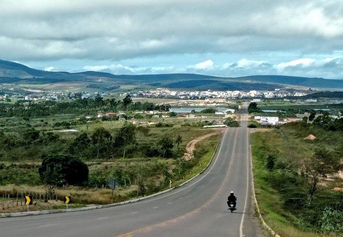 Em Barra da Estiva, Estado da Bahia autoriza construção de escola em tempo integral e emite ordens de serviço em infraestrutura, urbanização e esporte e lazer