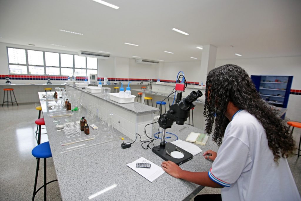 Estado inaugura Centro de Educação e autoriza obras de Hospital de Cuidados Paliativos, em Salvador