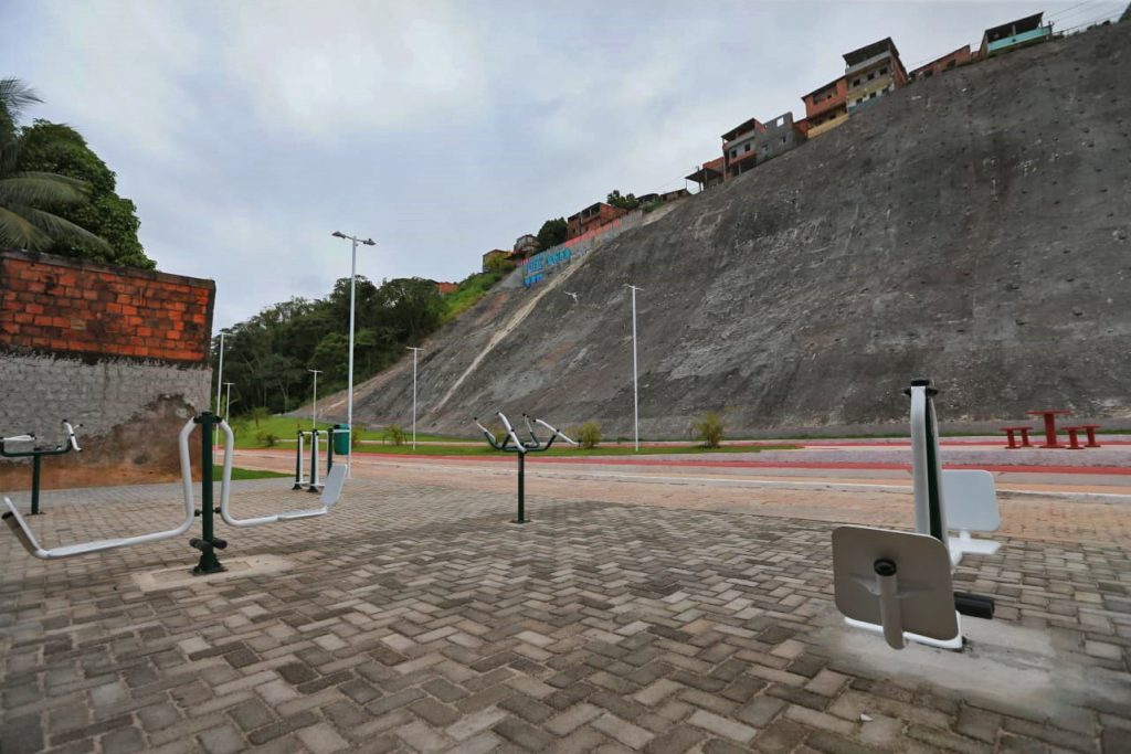 Em Salvador, governador inaugura segunda maior contenção de encosta da cidade e obras de desenvolvimento urbano