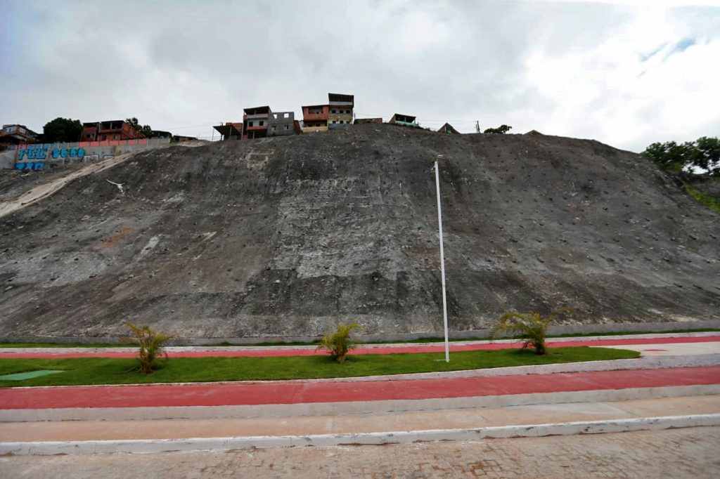 Em Salvador, governador inaugura segunda maior contenção de encosta da cidade e obras de desenvolvimento urbano