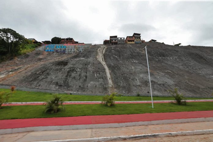 Em Salvador, governador inaugura segunda maior contenção de encosta da cidade e obras de desenvolvimento urbano