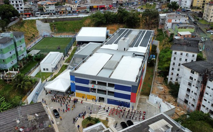 Governo do Estado entrega colégio de tempo integral no bairro de Sussuarana, em Salvador