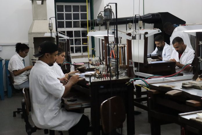 Centro Gemológico da Bahia realiza curso exclusivo de Gestão e Linha de Montagem para Joalheria em março