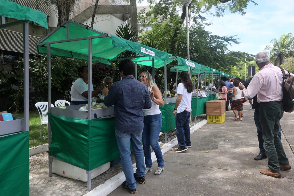 Feira da Agricultura Familiar acontece quinzenalmente no CAB, em Salvador