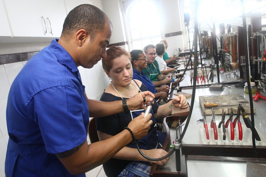 Centro Gemológico e Senai promovem curso de Joalheria Básica no mês de janeiro