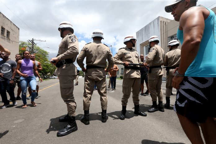 Polícia Militar capacita alunos-oficiais para o carnaval