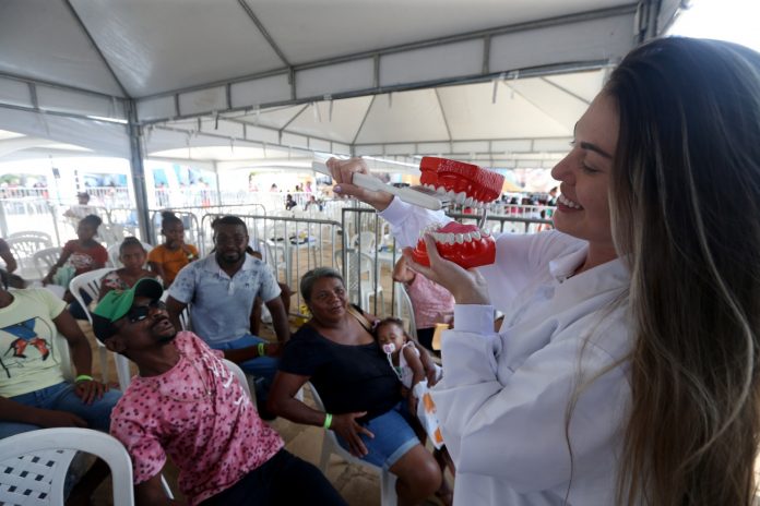 Jerônimo Rodrigues acompanha feira de saúde e cidadania em Campo Formoso