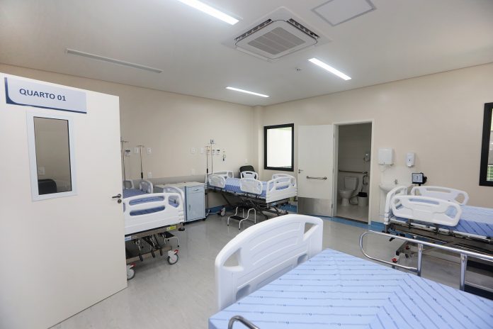Governo inaugura 90 leitos no Hospital Regional e novas sedes da Polícia Civil, em Irecê