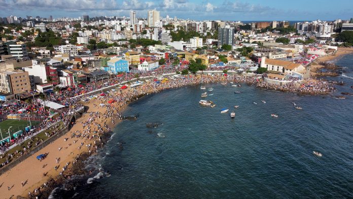 Iemanjá durante festejos no Rio Vermelho