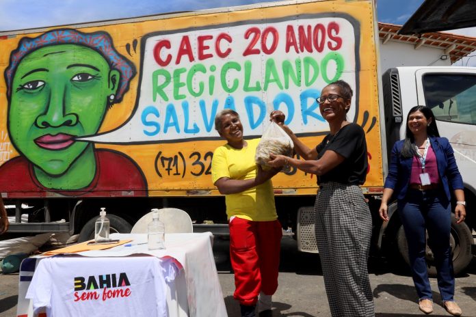 Bahia Sem Fome, Voluntárias Sociais entregam camarões para cooperativas de catadores