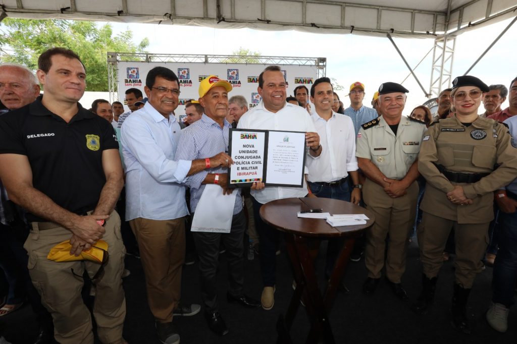 entrega equipamento de esporte e autoriza obra de unidade conjugada de segurança, em Ibirapuã