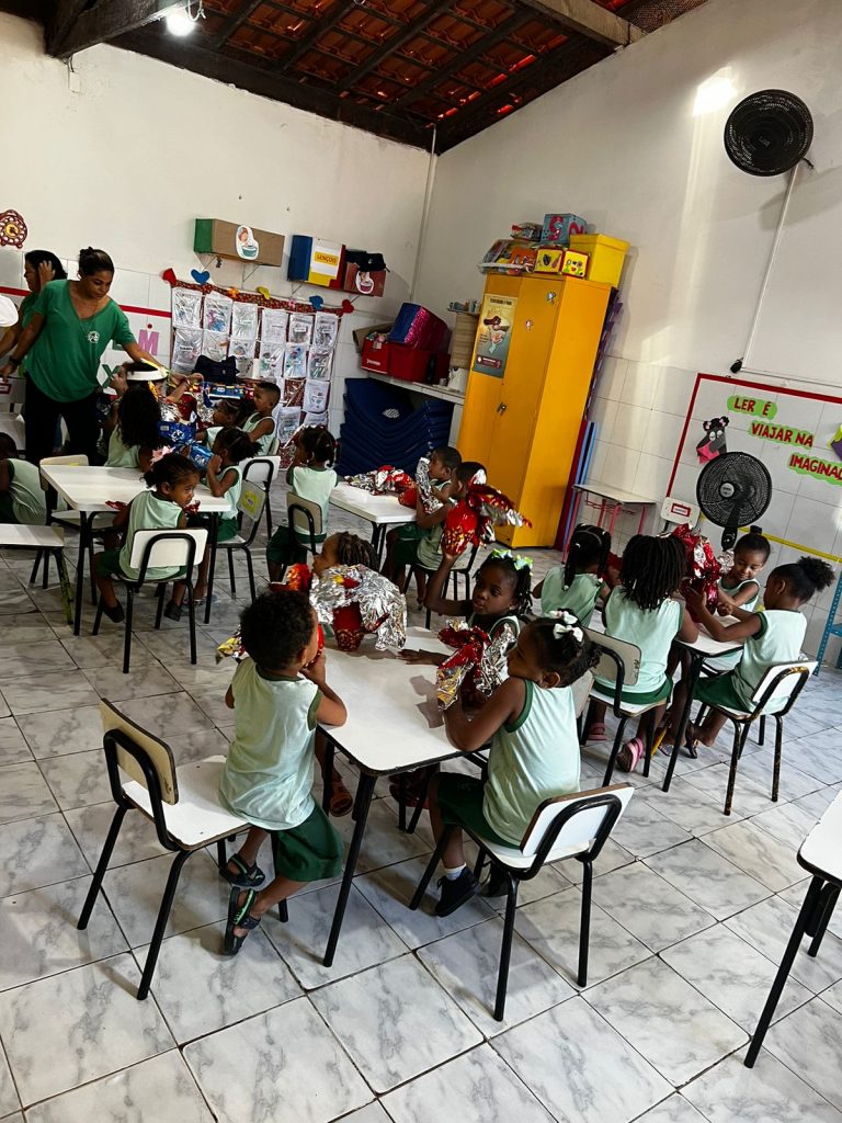 Em parceria com Ibametro, Voluntárias Sociais da Bahia distribuem ovos de Páscoa em creches de Salvador