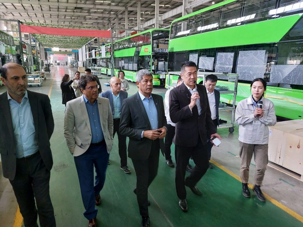 Governador Jerônimo visita duas fábricas da BYD, na China