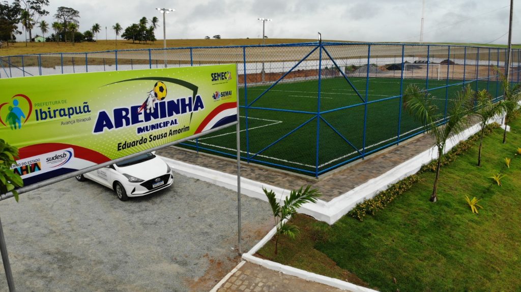 entrega equipamento de esporte e autoriza obra de unidade conjugada de segurança, em Ibirapuã