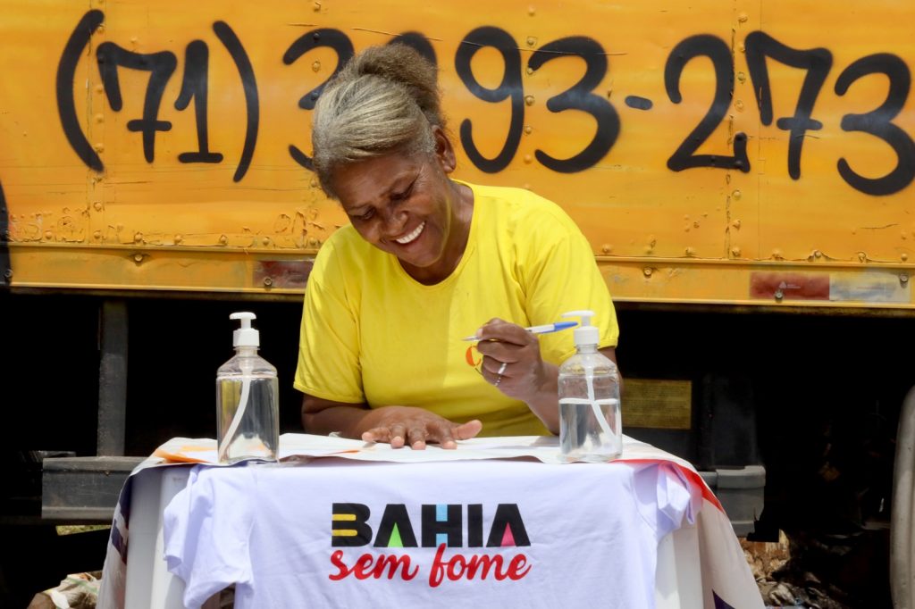 Bahia Sem Fome, Voluntárias Sociais entregam camarões para cooperativas de catadores