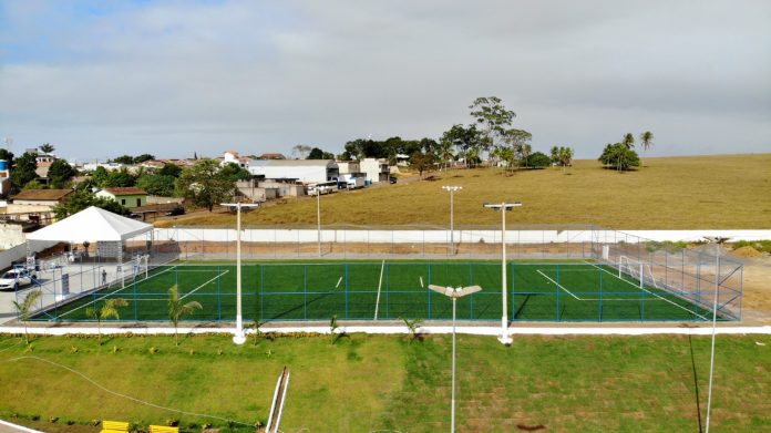 entrega equipamento de esporte e autoriza obra de unidade conjugada de segurança, em Ibirapuã