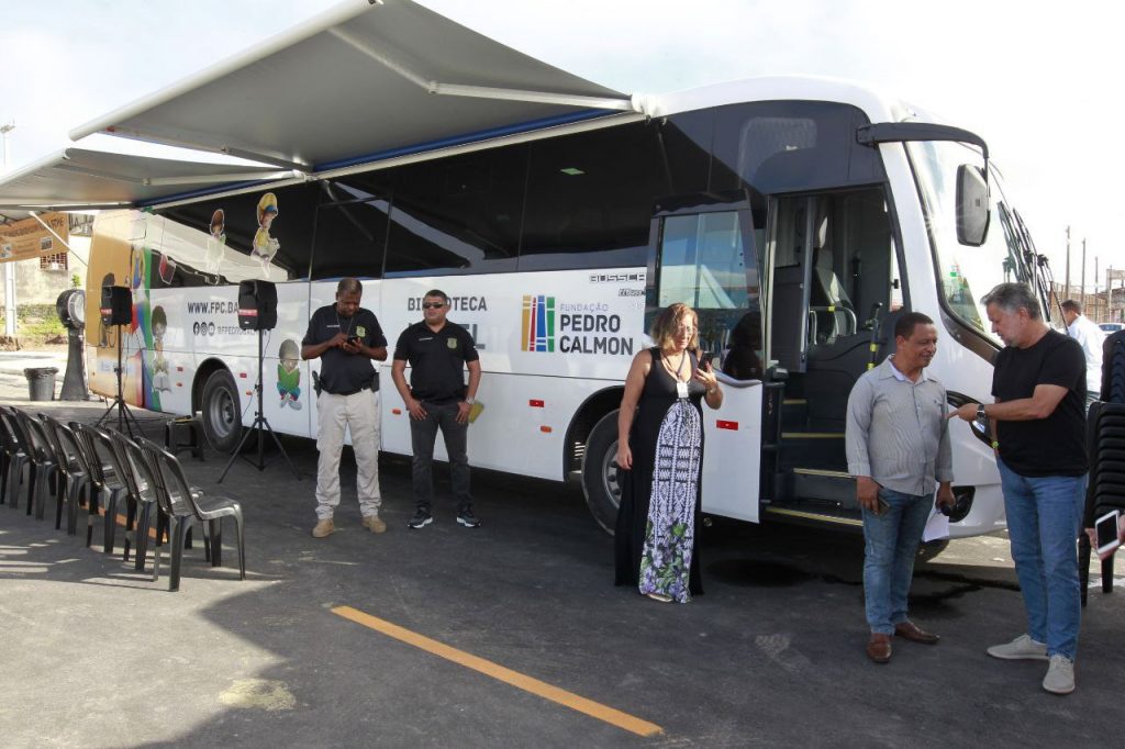 ônubus FPC_ BIBLIOTECA