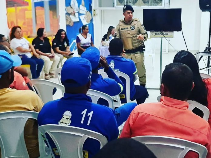 BCS Rua Nova capacita efetivo em Libras, em Feira de Santana