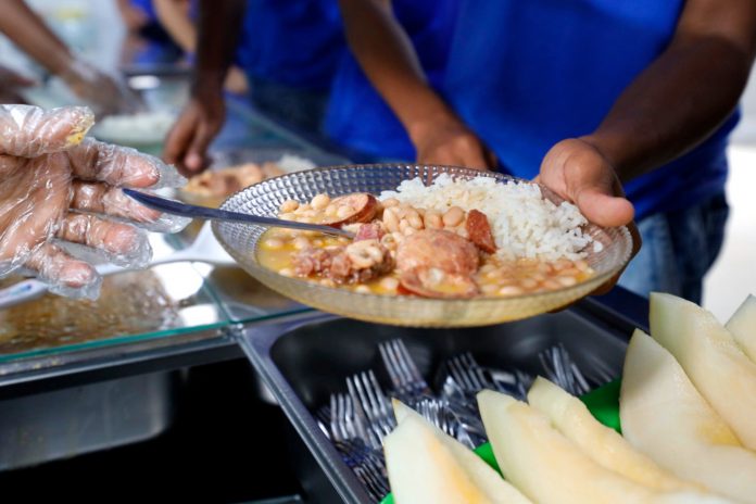 Com 30 milhões de refeições ao mês, Programa de Alimentação Escolar garante a segurança nutricional dos estudantes da rede estadual