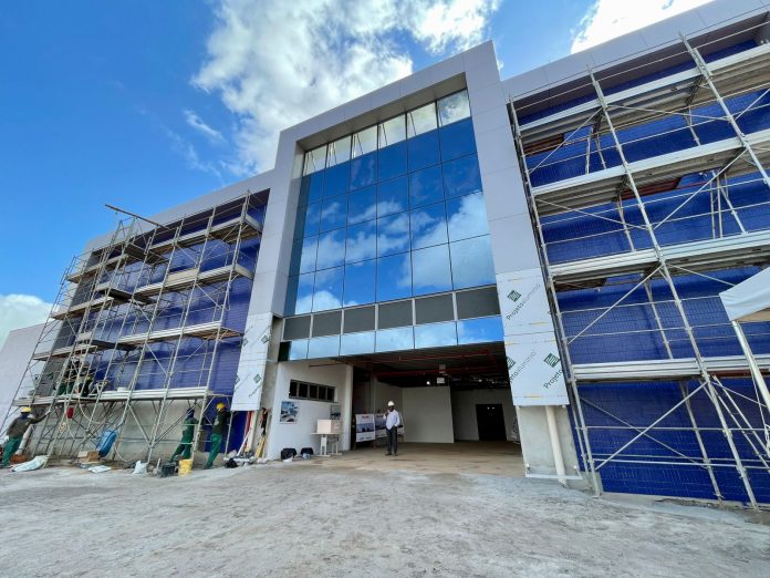 Sesab vistoria obra do Hospital Regional Costa das Baleias, em Teixeira de Freitas