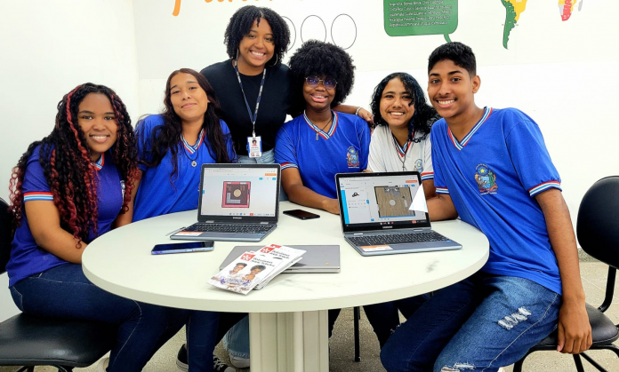 SEC realiza Caravana Digital e entrega 667 chromebooks para escolas de Lauro de Freitas, nesta quinta-feira (31)