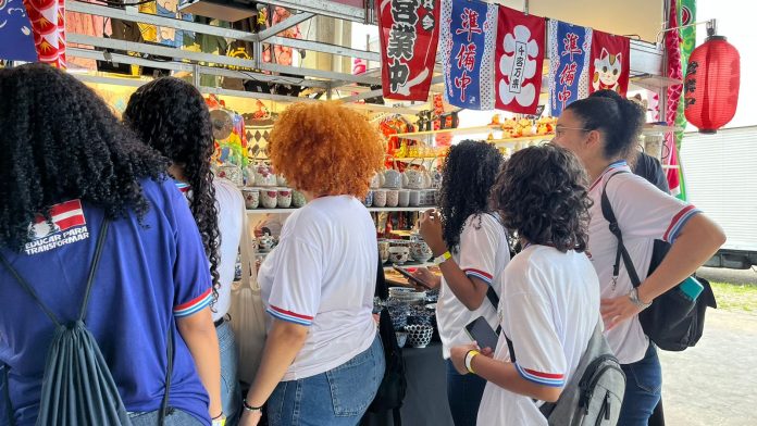 Estudantes de escolas públicas de Salvador visitam Festival de Cultura Japonesa