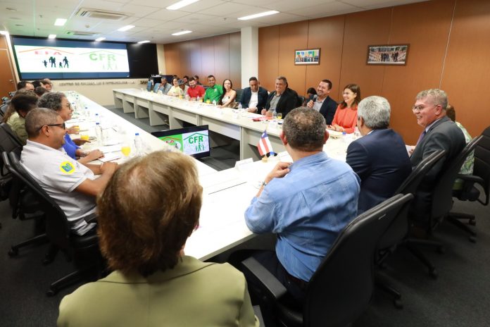 Representantes de Escolas Famílias Agrícolas e Casas Familiares Rurais se reúnem com governador para debater o desenvolvimento da educação no campo