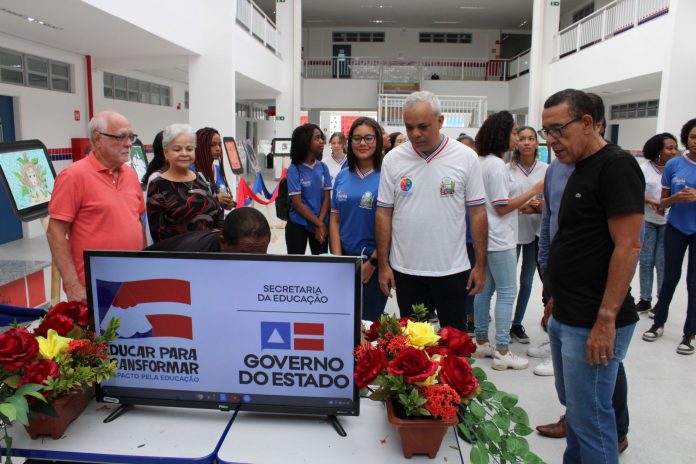 Dia do Estudante é comemorado com visitas de gestores estaduais às escolas da rede pública estadual