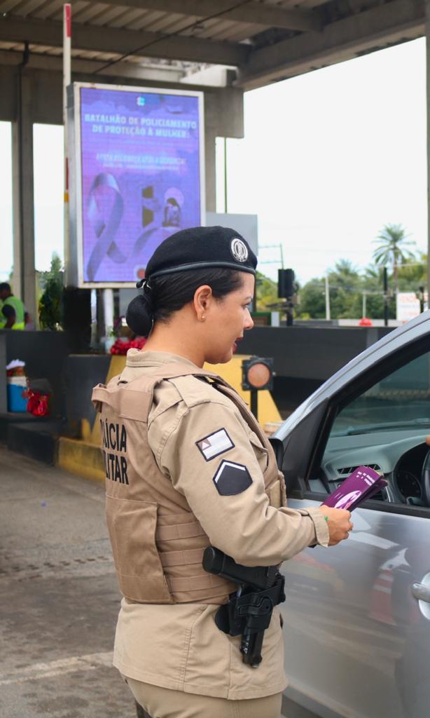 Blitz educativa de combate à violência de gênero é realizada pelo Batalhão de Proteção à Mulher