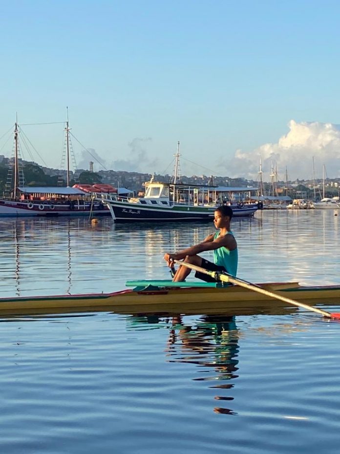 Praia da Ribeira recebe primeira etapa do tradicional Campeonato Baiano de Remo neste domingo (27)