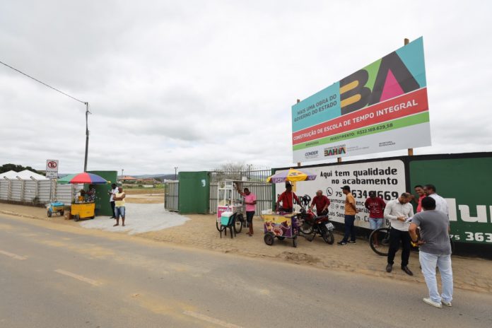 Jerônimo autoriza obras e realiza entregas em Amargosa e Santo Estêvão