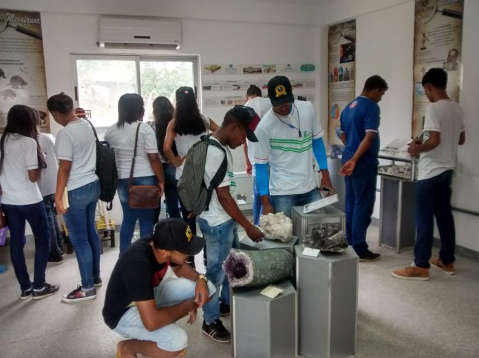 Programa Exposição Itinerante do MGB participa da 2ª Feira de Inovação do Colégio Estadual Ruben Dario