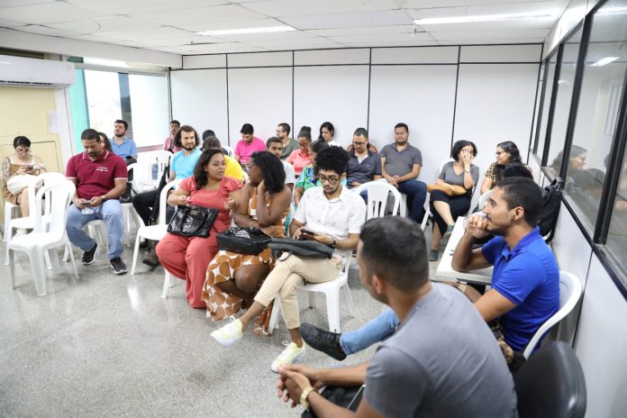 Professores e coordenadores aprovados em concurso celebram ingresso na carreira do magistério público estadual