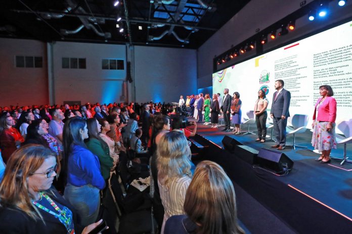 Abertura de congresso regional de saúde, que acontece em Salvador, teve participação do governador e da ministra Nísia Trindade