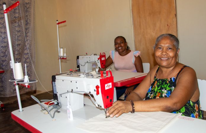 Projeto de corte e costura empodera mulheres em comunidade rural de João Dourado