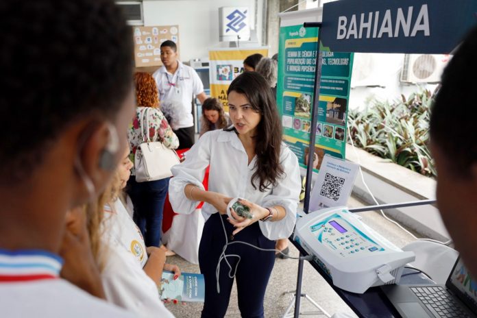 Na abertura da 20ª Semana Nacional de Ciência e Tecnologia, governador assina decreto que regulamenta setor na Bahia